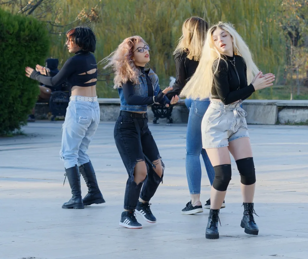 girls, group, dancing-6908872.jpg